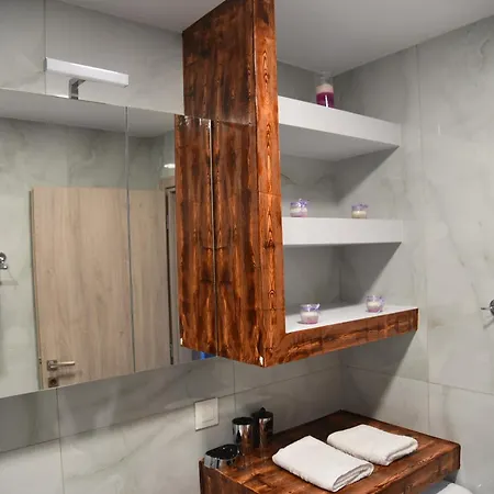 Apartment Pirgos Deluxe - Private Parking *