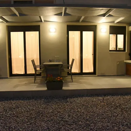 Apartment Pirgos Deluxe - Private Parking